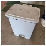 GARBAGE CAN