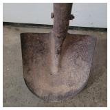 ROUND MOUTH SHOVEL