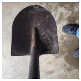 ROUND MOUTH SHOVEL