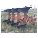 IH 140, 4 bottom roll over plow IH 140, 4 bottom roll over plow