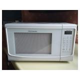Frigidaire Microwave Model FFCE1439LW