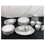 Noritake Service For 8 Dinning Set. (No Shipping)