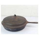 Griswold #8 Cast Iron Skillet w Lid