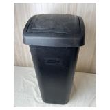 Rubbermaid 41Qt Waste Bin w/ Lid