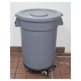 Rubbermaid Commercial 32 Gallon Trash Can