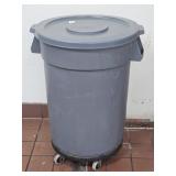 Rubbermaid Commercial 32 Gallon Trash Can