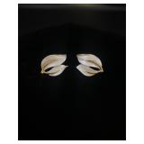 Sarah Coventry Gold Tones Clip On Earrings