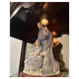 Lldaro Figurine