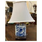 Blue and White Porcelin Tea Jar Table Lamp with Pe