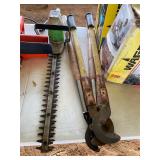 Bush Trimmers, Clippers & Spray Gun
