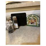 Assorted Kitchen Items