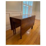 Drop leaf table