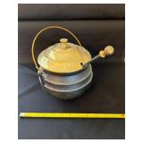 Cast aluminum 3 legged pot with brass lid