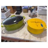 2 metal pans