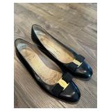Vintage Salvatore Ferragamo Vara Pumps in Black Pa