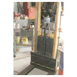 BATTERY FORK LIFT