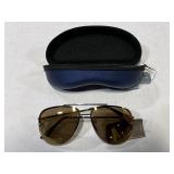 (2,500) Sunglasses & (450) Cases (2,500) Sunglasses & (450) Cases