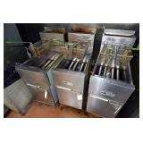 Dean Model SR152 2-Basket Gas Fryer, Middle