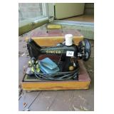 Antique Singer Sewing Machine w/Case