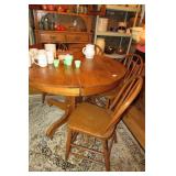 Nice Oak Table w/Four Chairs 42" Diameter Table