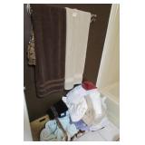 Towels & 2 Baskets