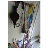 Lot - umbrellas, brooms etc.