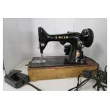 Antique Singer Sewing Machine w/Case  -EL720778 -