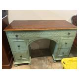 Knee hole desk