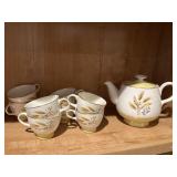 Vintage Autumn Gold teapot with cups