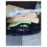 5 assorted throw blankets