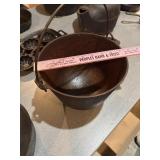 3 legged cast iron pot #7