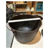 Vintage cast iron bean pot, 3 legged #6?, surface
