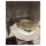 7 pieces of decorative dishes, pitcher, vinegar