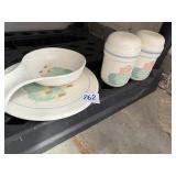Four pieces TreasureCraft mirage, dishware salt,