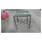 *-Metal chair/stool