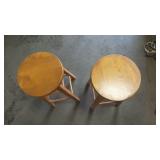 2 bar stools