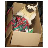 NS: LOT WITH APRONS & TEDDY BEAR