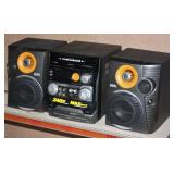 NS: VERY NICE PHILLIPS STEREO - 5 CD CHANGER