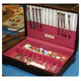 NS: ONEIDA SILVER PLATE FLATWARE SET WITH CASE