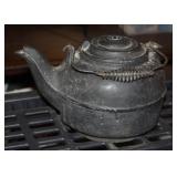 NS: CAST IRON #8 KETTLE - GOOD CONDITION.