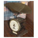 NS: ANTIQUE SCALE W/ ORIG. TRAY