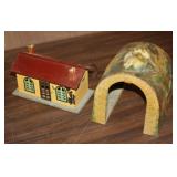 NS: EARLY LIONELTOWN BUILDING & METAL TUNNEL