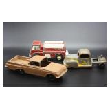 S: 3 SMALL VINTAGE TOYS CARS - TOOTSIETOY & MORE