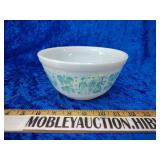 Pyrex 11/2 quart mixing bowl