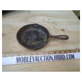 Cast iron pan