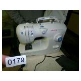 SINGER SEWING MACHINE