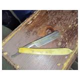 Small straight razor