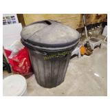Plastic trash can
