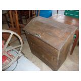 ROLLING WOOD TOOL BOX