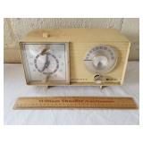 Vintage GE Clock Radio